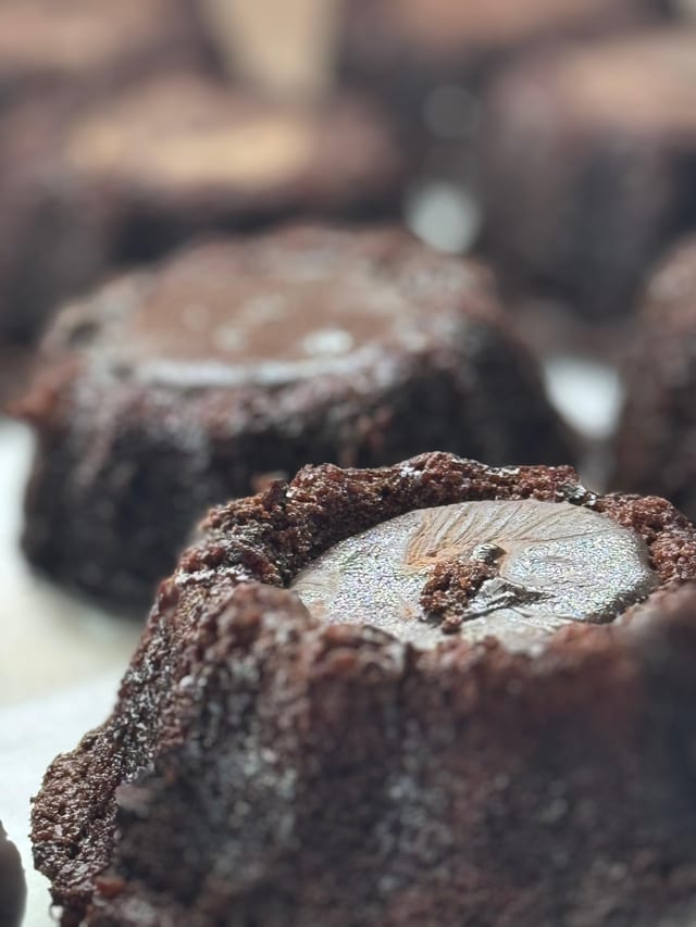 LAVA CAKE.