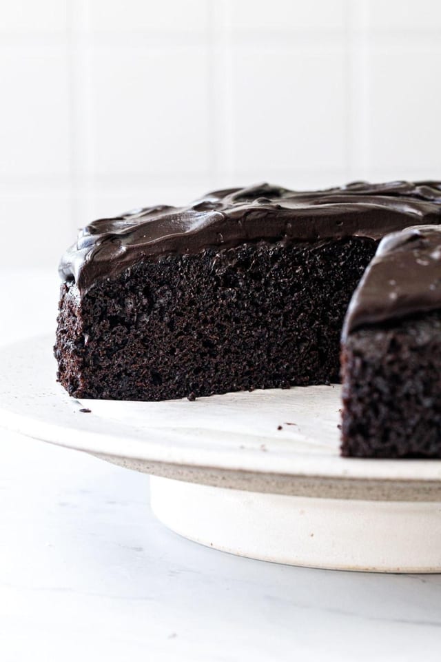 CHOCOLATE OLIVE OIL CAKE SLICE.