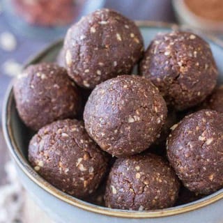 CHOCOLATE CHIA PROTEIN BALLS GF